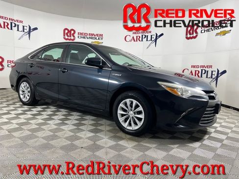 Used 2016 Toyota Camry LE image 1