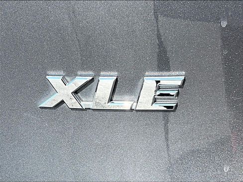Used 2019 Toyota RAV4 XLE FWD image 24