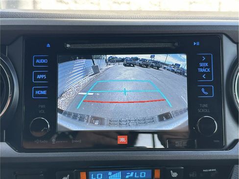 Used 2018 Toyota Tacoma TRD Sport AWD/4WD image 25