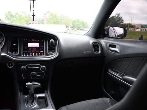 Used 2016 Dodge Charger SXT RWD image 18