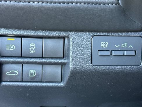 Certified 2022 Toyota Avalon XLE FWD image 31
