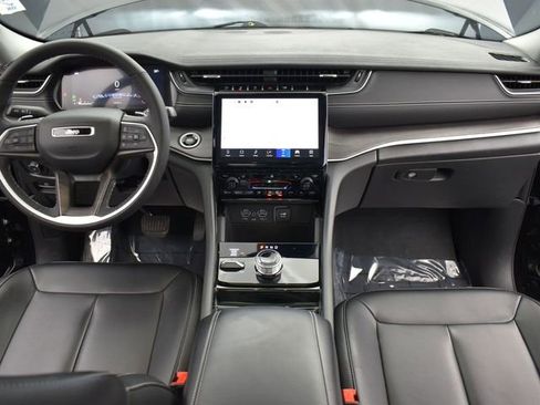 Used 2023 Jeep Grand Cherokee Limited image 11