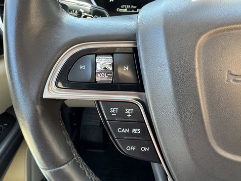 Used 2019 Lincoln Nautilus Select image 12