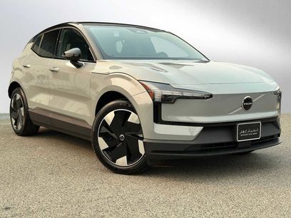 New 2025 Volvo EX30 Plus w/ Protection Package Premier