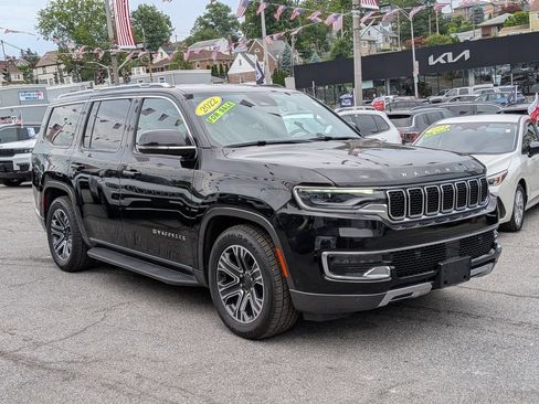 Used 2022 Jeep Wagoneer Series III AWD/4WD image 4