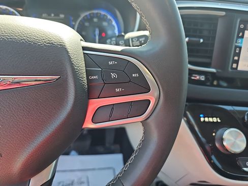 Used 2023 Chrysler Voyager LX image 23