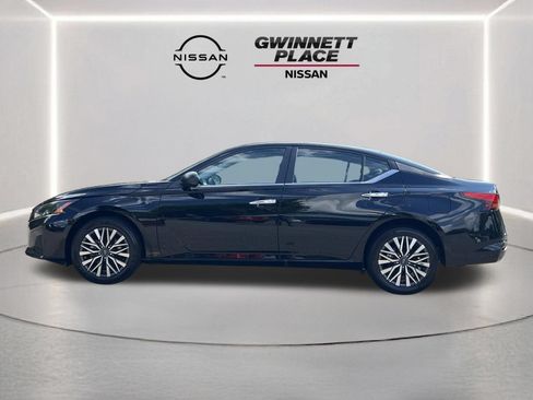 Used 2025 Nissan Altima 2.5 SV AWD/4WD image 22