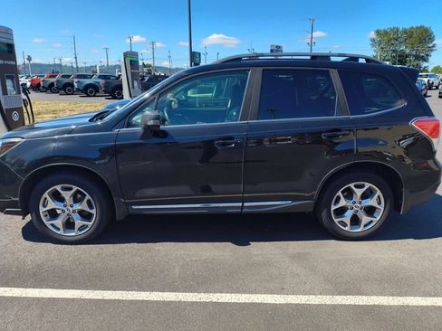 Used 2018 Subaru Forester 2.5i Touring AWD/4WD image 7