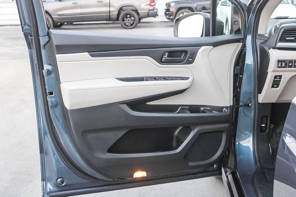 Used 2025 Honda Odyssey EX-L image 23