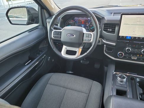 Used 2024 Ford Expedition Max XLT image 11