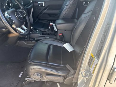 Used 2022 Jeep Wrangler Unlimited Sahara w/ Cold Weather Group AWD/4WD image 8