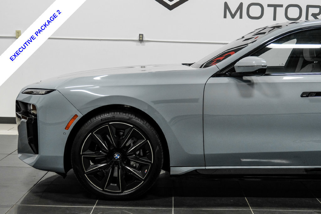 Used 2023 BMW i7 xDrive60 AWD/4WD image 13