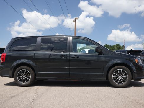Used 2015 Dodge Grand Caravan SXT w/ Blacktop Package FWD image 5