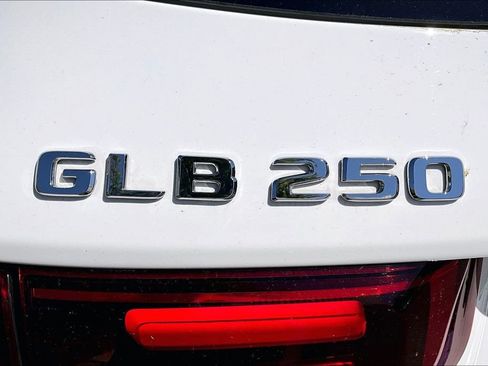 Used 2026 Mercedes-Benz GLB 250 4MATIC image 33