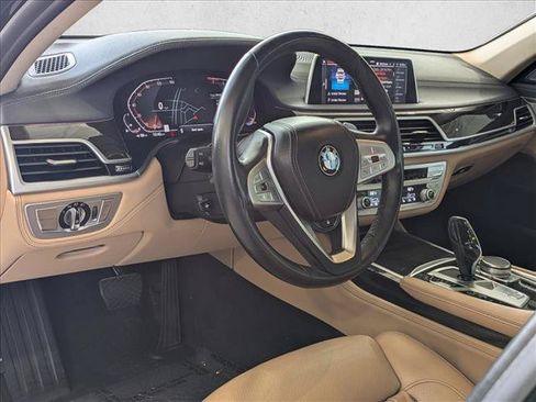 Used 2022 BMW 740i w/ Premium Package RWD image 10