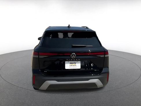 Used 2026 Volkswagen Tiguan SE AWD/4WD image 12