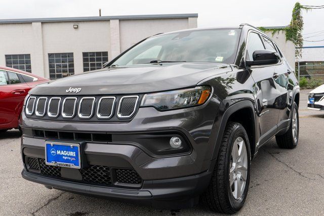 Used 2022 Jeep Compass Latitude w/ Convenience Group AWD/4WD image 2