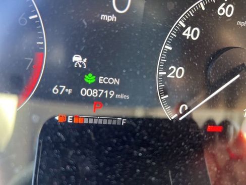 Used 2025 Honda HR-V LX image 1