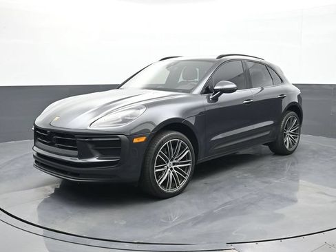 Certified 2025 Porsche Macan AWD/4WD image 1