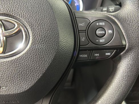 Used 2025 Toyota RAV4 XLE AWD/4WD image 32