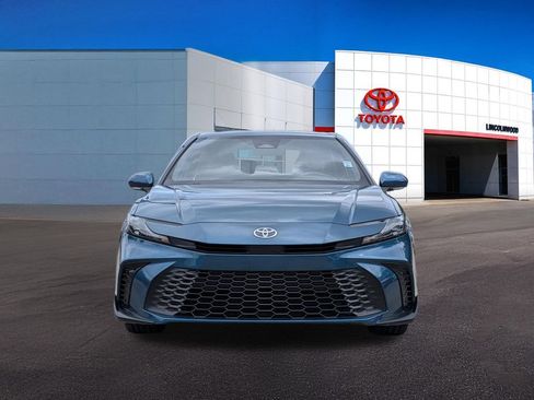 Used 2025 Toyota Camry SE FWD image 4