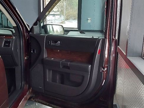 Used 2009 Ford Flex SEL image 12