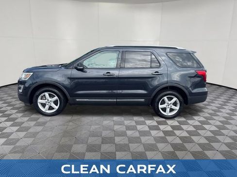 Used 2017 Ford Explorer XLT AWD/4WD image 2