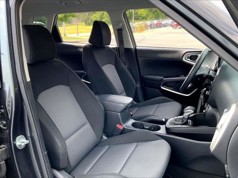 Used 2022 Kia Soul LX w/ Technology Package FWD image 7