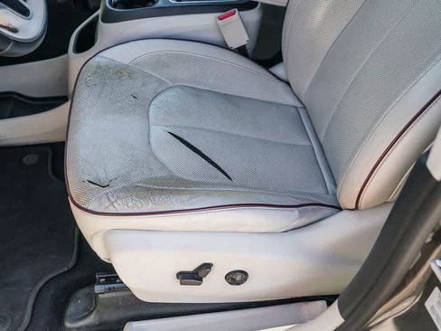 Used 2017 Chrysler Pacifica Limited w/ UConnect Theater Package FWD image 21