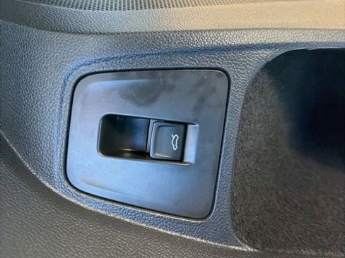 Certified 2023 Volkswagen Tiguan SE FWD image 20