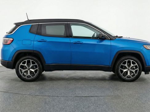Used 2025 Jeep Compass Limited AWD/4WD image 11