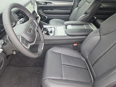 New 2026 Jeep Grand Wagoneer Limited AWD/4WD image 11