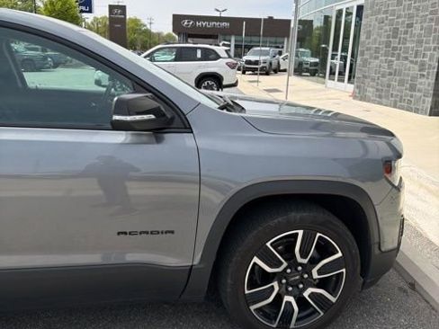 Used 2021 GMC Acadia SLT w/ Elevation Edition image 18