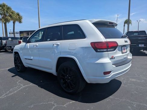 Used 2019 Jeep Grand Cherokee Altitude AWD/4WD image 6