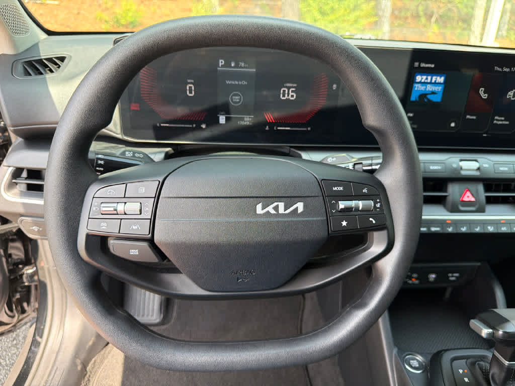 Used 2025 Kia K4 FWD image 26