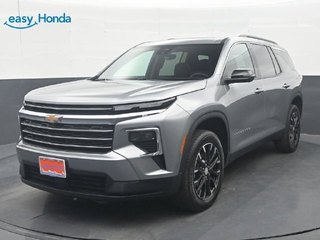 Used 2026 Chevrolet Traverse LT w/ Sun and Wheel Package FWD image 3