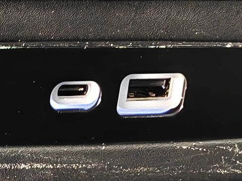 Used 2024 Chrysler Pacifica Touring-L FWD image 28
