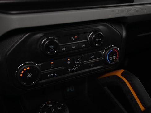 Used 2023 Ford Bronco Badlands image 36