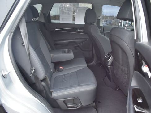Used 2019 Kia Sorento LX image 36
