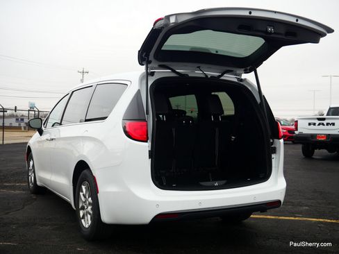 New 2026 Chrysler Voyager LX image 19