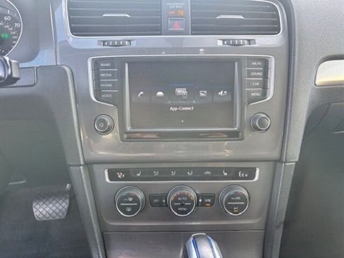 Used 2016 Volkswagen e-Golf SE w/ DC Fast Charging Package image 20