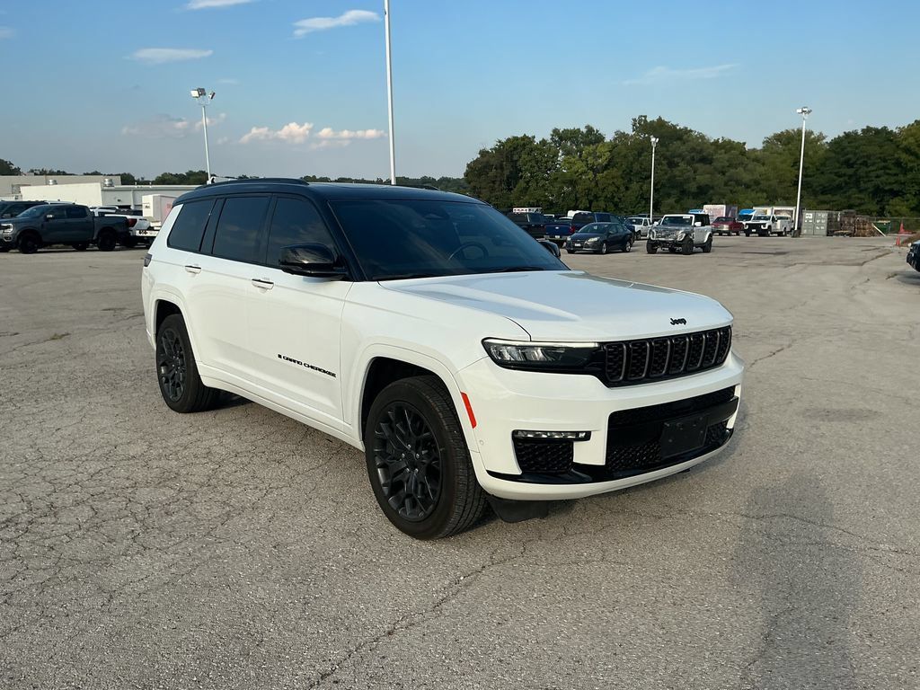 Used 2023 Jeep Grand Cherokee L Summit w/ High Altitude Package AWD/4WD image 3
