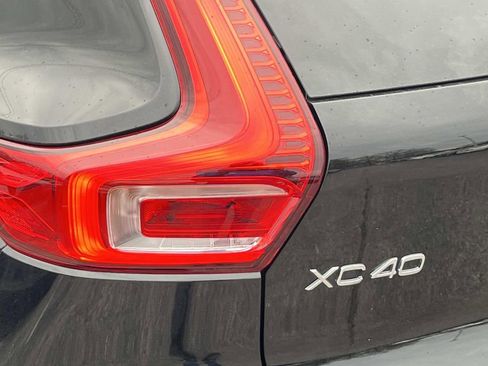 Used 2025 Volvo XC40 B5 Plus w/ Protection Package Premier image 10