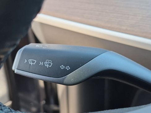 Used 2023 Tesla Model Y Long Range AWD/4WD image 27