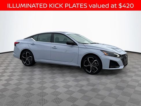 Used 2025 Nissan Altima 2.5 SR FWD image 3