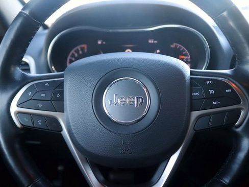 Used 2021 Jeep Grand Cherokee Laredo X image 17