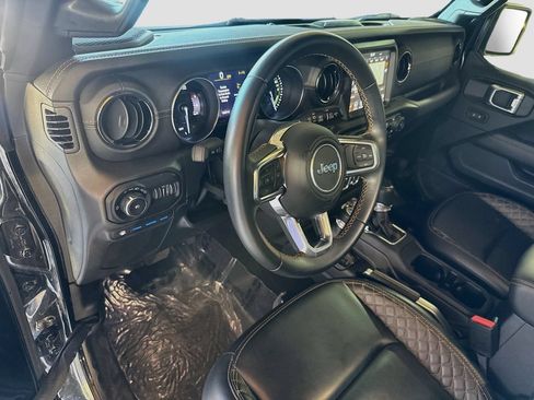 Used 2022 Jeep Wrangler Unlimited Sahara AWD/4WD image 10