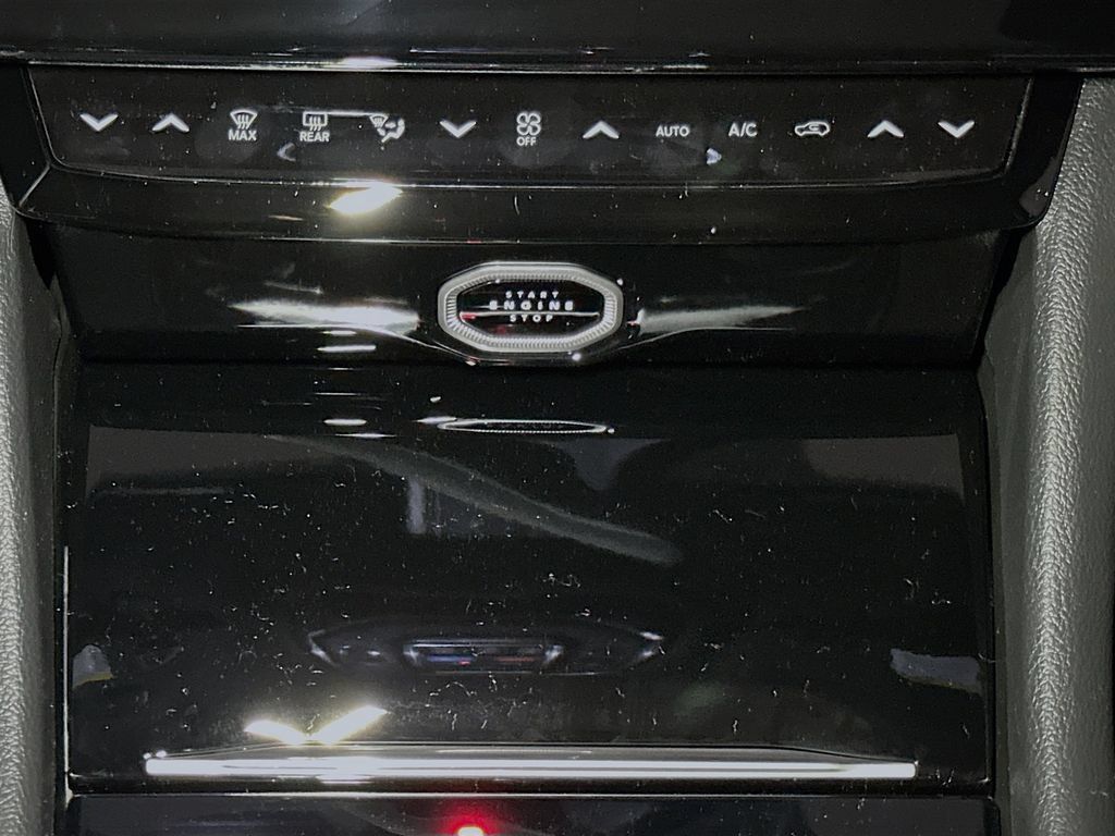 New 2026 Jeep Grand Cherokee L Limited w/ Limited Altitude Package AWD/4WD image 10