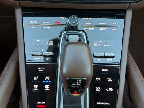 Used 2023 Porsche Cayenne AWD/4WD image 22