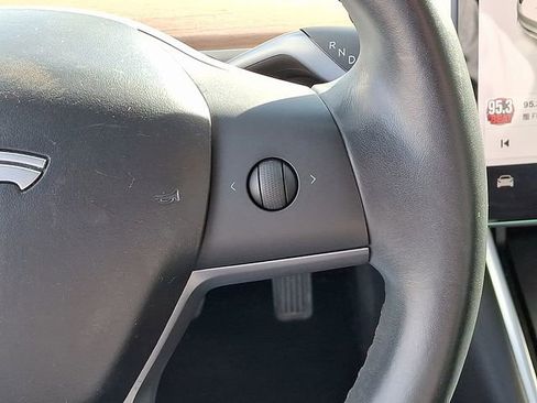 Used 2018 Tesla Model 3 Long Range image 32